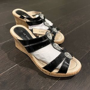 David Tate Cork Wedges with black straps with two stones 8.5 WW